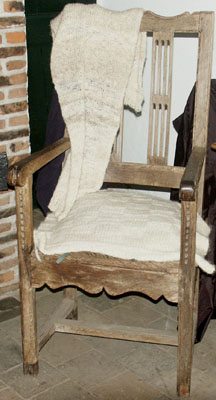 Furniture: cottage style armchair