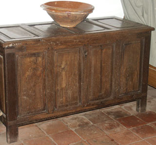 Furniture: wooden box in country, cottage style